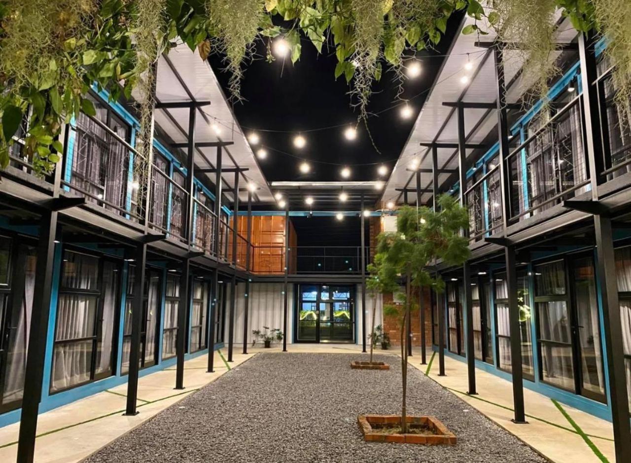 Hotel The Cozytainer à Taiping Extérieur photo
